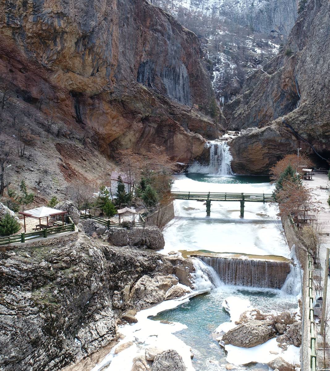 Konya'nın bu şelalesi buz tuttu 6
